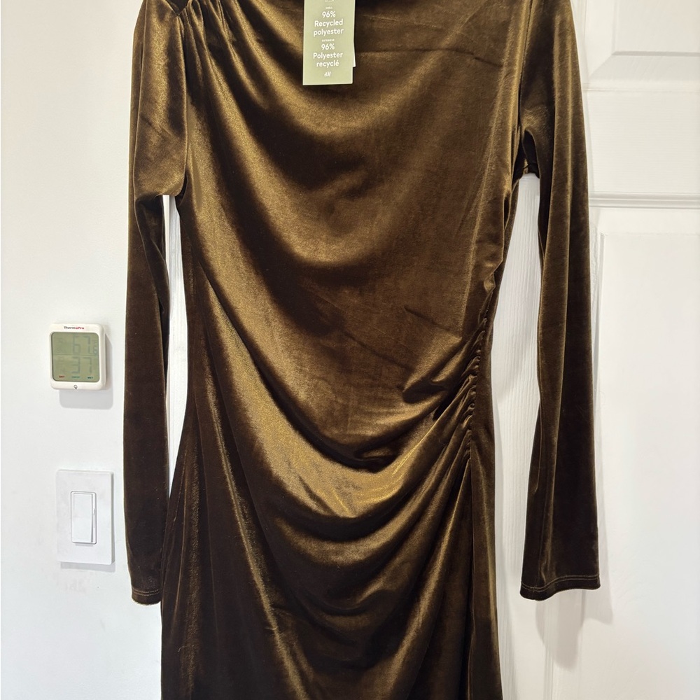 H&M Long Sleeve Velvet Dress in Brown